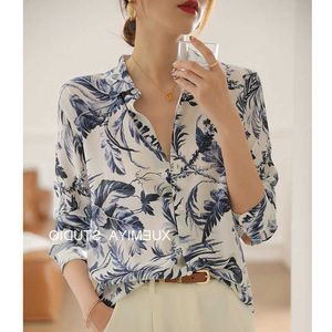 Chemise en mousseline de soie en soie mûrie imprimée à encre bleue pour les femmes avec un sens du design de niche polyvalent à manches longues à manches longues