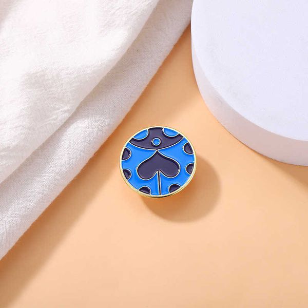 Broche coccinelle bleue, merveilleux héros d'aventure, joruno chobana, badge inspiré de l'insecte