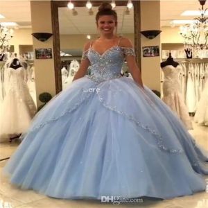 Blauwe lucht Quinceanera-jurken Schoudervrij Spaghettibandjes Applique Korset Terug Met kralen Op maat gemaakt Zoete prinses Verjaardagsfeestje Baljurk Vestidos