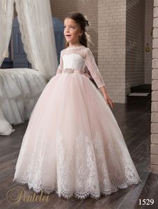 Blush Flower Girls Robes avec 3/4 manches longues et ceinture perlée 2021 Pentelei Princess Lace Tulle Robes de première communion pour les petites filles