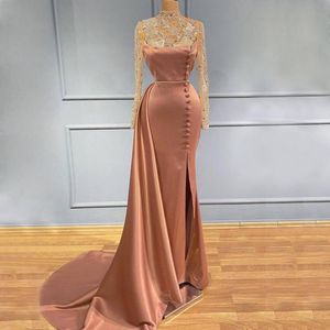 Blush Mermaid Avondjurken Zien door Hoge Hals Plus Size Beaded Prom Gowns Lange Mouwen Side Split Sweep Train Satijn Formele Jurk voor Vrouwen