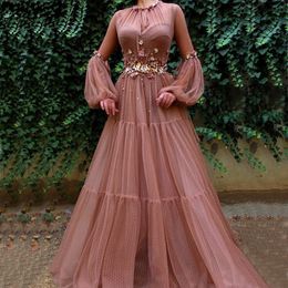 Blush Muslim Prom Dresses 2019 A-lijn lange mouwen Beaded Flowers Tule Islamic Dubai Kaftan Saudi Arabische elegante lange avondjurken
