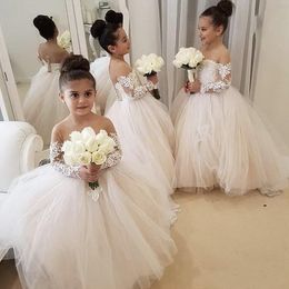 Blush Pink Arabic Flower Girls Vestidos para bodas Cuerpo transparente mangas largas Apliques Ball Gown Cresta Behinglip Gowns 0424