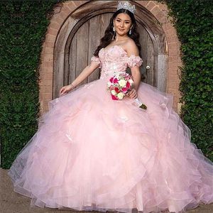 Blush Rose Robe De Bal Perlée Robes De Bal De L'épaule Cou Appliqued Robe Formelle 3D Appliqued Balayage Train Tulle Quinceanera Dr271o