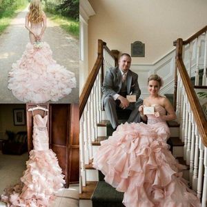 Vestidos rosados ​​rubores Cristales de sirena Ruffles Ruched Sweetheart Sweline Train encaje hacia atrás Vestido de boda en el campo Vestido 403 403