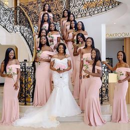 Blush Pink Off Hombro Vestidos largos de dama de honor Sirena 2023 Árabe africano Vestidos de invitados de boda formales Vestido de fiesta Barato por encargo