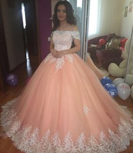 Blush rose doux 16 robes quinceanera robes de bal de balle bateau couches manches courtes appliques en tulle plus robes de taille