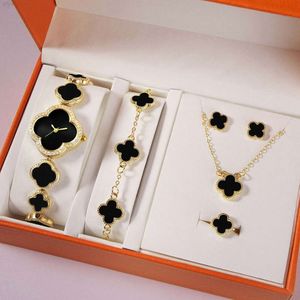 Bm Jewelry Valentijnsdag Luxe dames quartzhorloges Geschenkdoos Set Modieus klaverhorloge voor vriendin