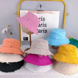 Bob Designer Hat Sombreros de cubo de color sólido para mujeres y hombres Ala ancha Artichaut Letras clásicas Moda Muchos colores Viajes Playa Verano Chapeau Good Nice