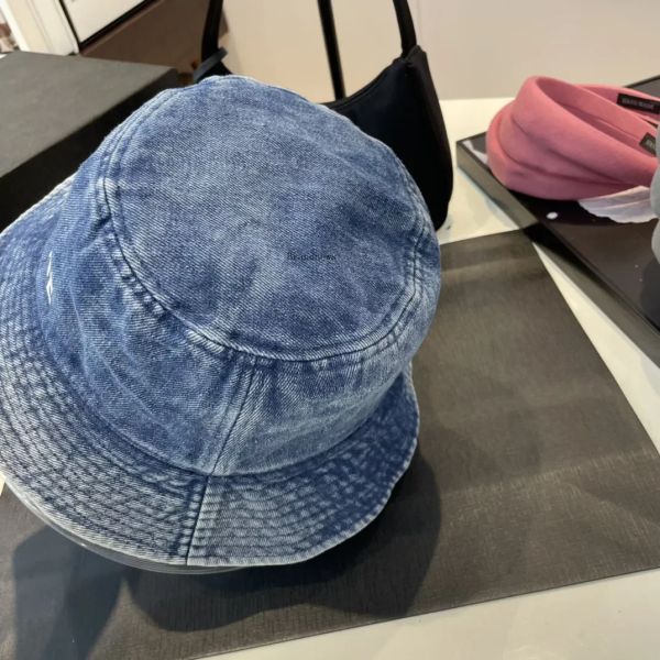 Bob Hats Designer Visiteur Beautiful Beach Straw Mens Holiday Summer Men Style Designers Chapeaux Fashion Bucket Denim Classic Cape Bucket et Sunshade Hat Women