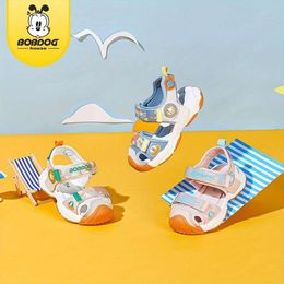 Bobdog House Girl's Trendy Close Toe ademende sandalen, comfortabele niet -slip duurzame strandwaterschoenen voor buitenactiviteiten voor kinderen