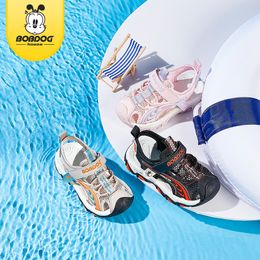Bobdoghouse de las sandalias transpirables de la moda de la niña, los cómodos zapatos de agua de la playa duraderos para las actividades al aire libre BMT22243