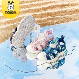 Bobdoghouse Girl's Trendy Close Toe ademende sandalen, comfortabele niet -slip duurzame strandwaterschoenen voor buitenactiviteiten voor kinderen BMD24X375