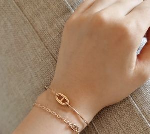 bracelet de corps chaîne nouveau dans les bijoux de marque de luxe bracelet à main pour femme et homme bracelets cloutés logo en relief montage fait à la main complément de conception d'onglesguirlande