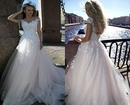 Bohemian une robe de mariée en ligne 2019 Sleette de capuche appliquée en dentelle Boho Bride Robe pour fille laceup Robe de mariage Vestidos6480047