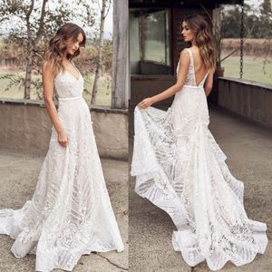 Vestidos de novia bohemios de una línea, apliques de encaje con cuello en v, vestidos de novia bohemios con cola de barrido, vestido de novia de playa estilo campestre sin espalda