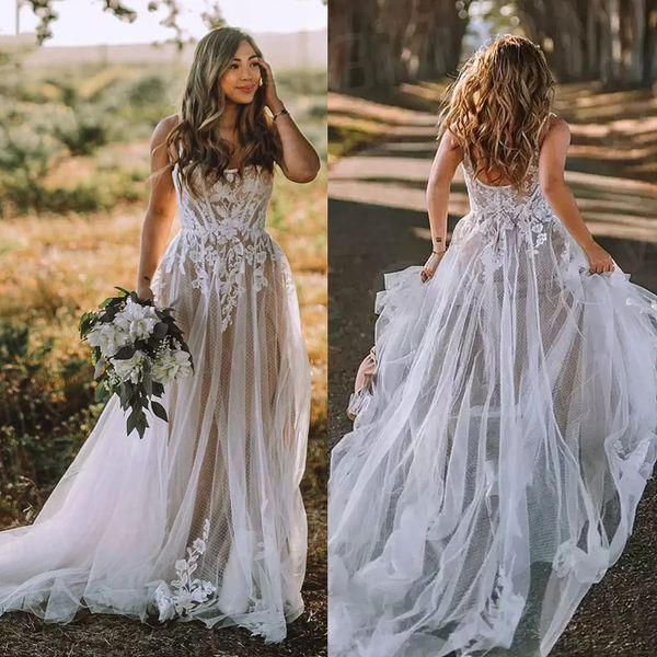 Vestidos de novia bohemios de una línea Correas espaguetis Vestidos de novia largos de tul Apliques de encaje Sin espalda País Boho Novia Robe De Mariage Forro desnudo oscuro personalizado