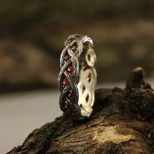 Boheemse vintage antieke gouden ringen Infinity -met elkaar verweven kruisring Inlay Red Crystal Ring Viking Celtic Knot Women Wedding Band