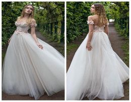 Vestidos de novia bohemios 2019 Floral 3D fuera del hombro Una línea Elegante Jardín Vestido de Noiva para Garden Brides Dress4345835