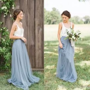Boho bruidsmeisje jurken goedkope twee stukken land bruidsmeisje jurk ronde hals mouwloze top blauwe tule rok op maat gemaakt