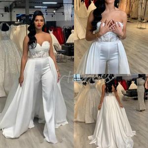 Boho Jumpsuit Trouwjurken Overrok Trein Voor Bruid Lieverd Afrikaanse Nigeria Land Bruidsjurken 2024 Grote Maten Kantvol Fatsoenlijk Strand Boerderij Robe De Mariage