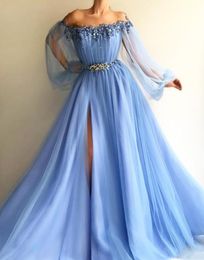 Boho Sky Blue Prom -jurken Split lange mouwen blauwe bloemavond feestjurken uit schouder een lijn pure nek Boheemse optocht PA3314184