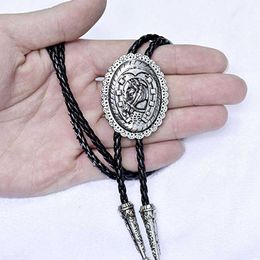 BOLO TIES NOUVEAU CHAMPE STABLE WESTRABLE BOLO TIE TRACLAT FORTAT Retro-Shirt Chain Bolo Collar Corde Collier Tie HKD230719