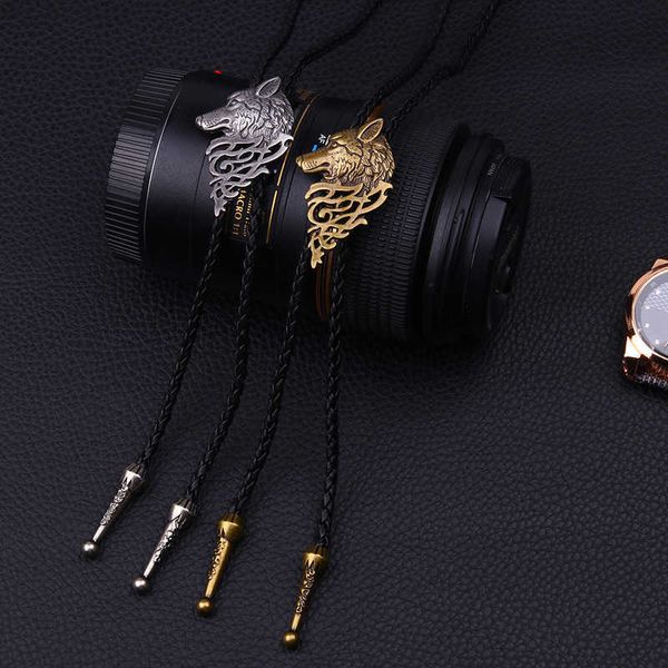 Bolo Ties Personnalité Cravate Tête De Loup Doré Pendentif Noeud Papillon Collier Chaîne En Cuir De Vachette Hommes Bolo Cravate Steampunk Accessoires Chandail Chaîne Cravate HKD230719