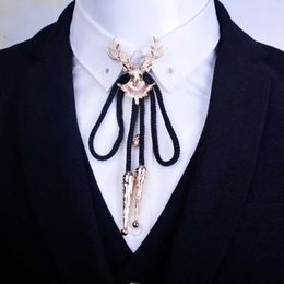 Bolo Ties Retro Deer Head Bolo Tie Bowtie Coreano Británico Moda Hombre Camisas de mujer Camisetas Accesorios Suéter largo Collares de cadena HKD230719