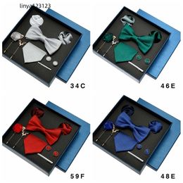 Bolo Ties Stropdas Pochet Set Box Cadeau voor Mannen Vrouwen Bruiloft Zakelijk Hals Manchetknopen Broche Handky Effen Kleur Groothandel 230829