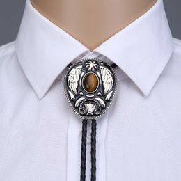 Bolo Ties Cravate bolo en pierre d'oeil de tigre de feuille occidentale vintage pour homme handmakde Cowboy indien western cowgirl cuir corde en alliage de zinc cravate 230712