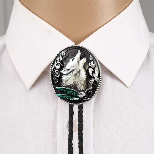 Bolo Ties Loup hurlant occidental Bolo Tie Design antique Cowboy Bolo Tie pour hommes American Bow Neck Tie Costume Chemise Accessoires Chaîne en cuir HKD230719