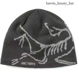 Bone Bird Hat Arcterys Hat Brand Ancestor Hat Arc Hat Arc Hat Hombres Arcterxy Hat Sombrero de zorro blanco a prueba de viento y de moda para hombres Chrome 1919