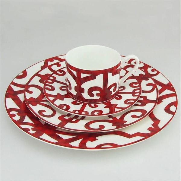 Assiette de dîner en Chine en os espagnol Red Grid Dish Art Design Assiette Dingel Varelle 201217280W