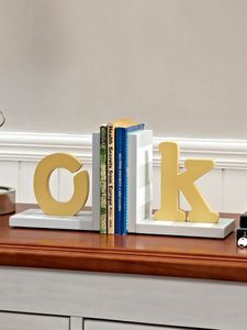 Serre-livres pour étagère Accessoires de bureau Lettres Figure En bois Style américain Décoration de la maison Objets Organisateur de bureau Papeterie 240322