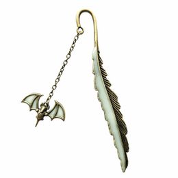 Bookmark Accessoires Leuke Luminous Universal School Supplies draagbare Dragonfly Metal Feather Bookmarks Bat Patroon Teacher Butterflies