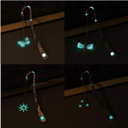 Bookmark rétro mignon Butterfly Dragonfly Sun Stars Metal Glow in the Dark Luminal Book Marker Label Bureau Office Stationery C26