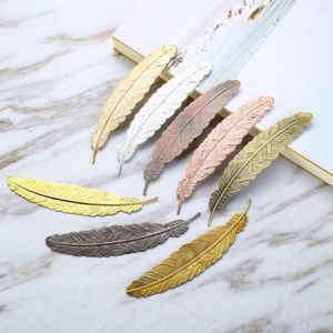 Marcapáginas TPST con forma de plumas de Metal para libros, Retro, bonito, creativo, 3D, chapado en oro, Clip para libros, papelería, regalo, adultos y niños