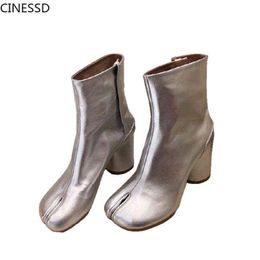 Botas con punta dividida para mujer, botines de cuero genuino, tacones altos redondos reales, zapatos cortos de vaca Ninja Tabi 220310