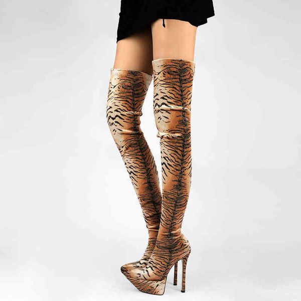 Bottes 2022 Automne et hiver Nouveau pointu mince talons hauts scène marche spectacle motif tigre grande plate-forme d'eau genou élastique 220722