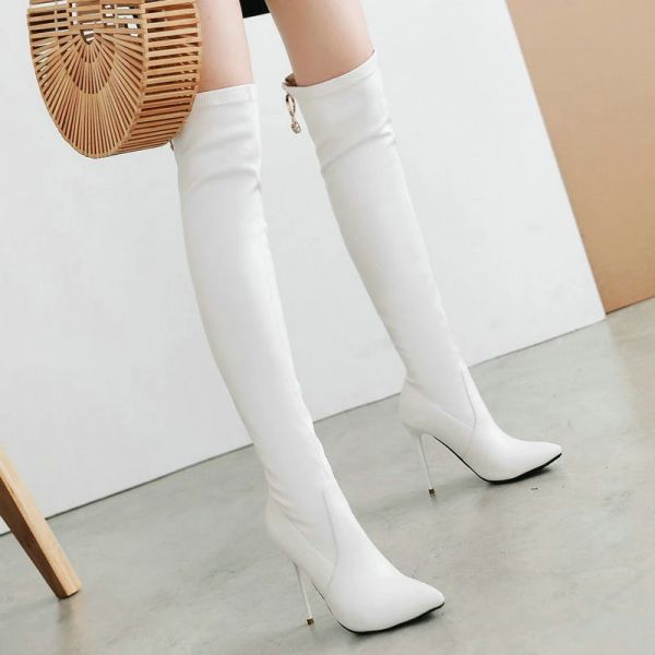 Bottes 2022 Black Blanc Knee Femme High Femmes Bottes Faux Talons en cuir Stiletto Traquez sur les bouts du genou Chaussures d'hiver serrées pour les femmes
