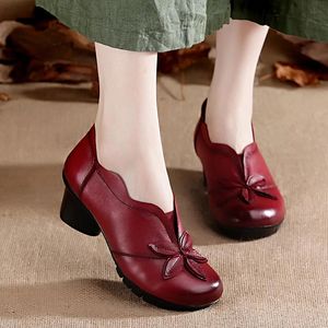 Boots 2022 Classic Pumps Red Vintage Low Talons Femme Femme Femme Veurs en cuir Ve femme Pumps Slip sur chaussures pour femmes Talons noirs