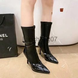 Bottes 2022 Nouvelle mode Bottes courtes pour femmes Printemps et automne Marque Design Bout pointu Bottes nues Sexy Talons hauts Botas Mujer x0928