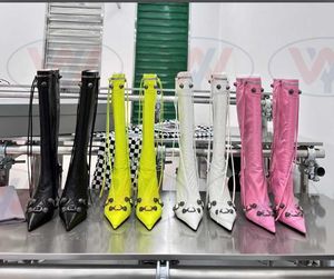 Bottes 2022 nouvelles bottes de moto à clous en métal Rivet Boot fermeture éclair latérale le plus beau style pop de l'année toutes les 4 couleurs tendance tendance taille GFJG