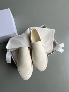 Laarzen 2022 Nieuwe slipon loafers dames lederen dikke bodem eenvoudige Britse stijl ronde teen comfortabele casual schoenen