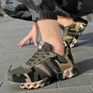 Botas 2022 Summer zapatos nuevos para hombres tejiendo zapatillas de camuflaje de camuflaje transpirable encaje cómodo entrenadores atléticos talla grande 45