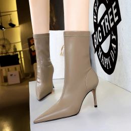 Boots 2022 Winter Warm Woman Cuir 8,5 cm High Heels Boots Pluce plus taille 43 Bottes courtes Dame Fetish Shoes Nightclub Chores de combat