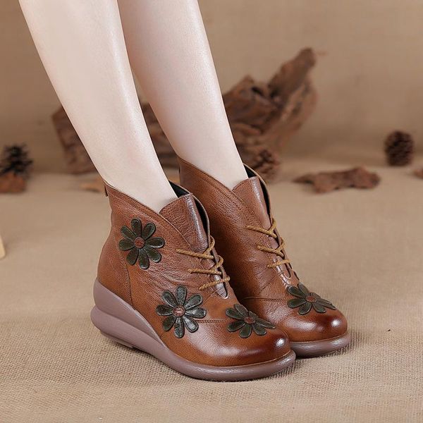 Botas 2023 Otoño e Invierno zapatos de mujer casuales de cuero genuino Vintage flor Retro hecho a mano tobillo de mujer con botines de piel