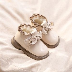 Laarzen 2023 baby girs geboren babymeisjes sneeuw winter warme pluche pluche comfortabele zachte bodem peuter schoenen