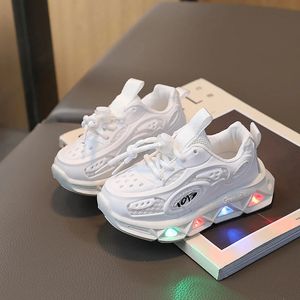 Laarzen 2023 Kinderen LED Gloeiende Schoenen Baby Lichtgevende Sneakers Jongens Verlichting Running Meisjes Anti Glad Met Licht 231017